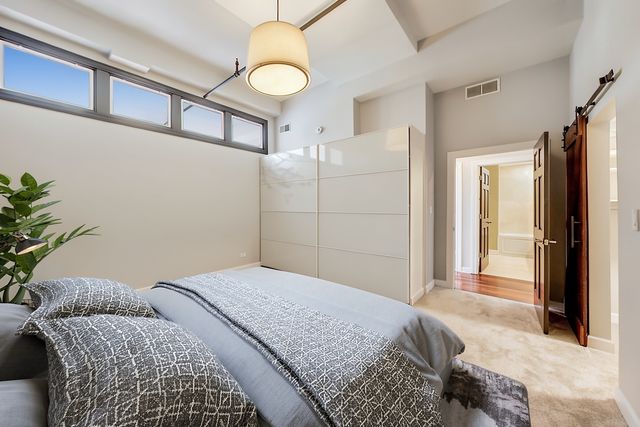 70 E 18TH Street 2D, Chicago, IL 60616