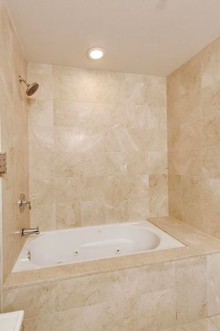 70 E 18TH Street 2D, Chicago, IL 60616