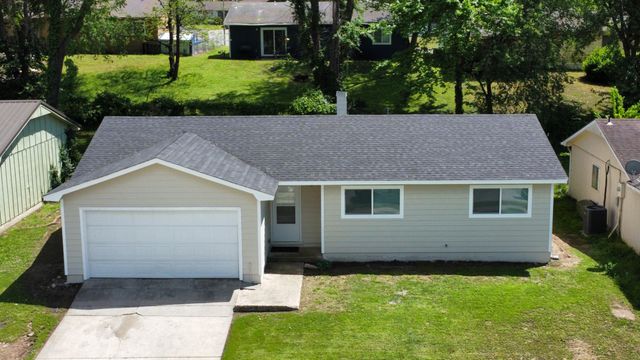 408 E 4th Place, Grove, OK 74344