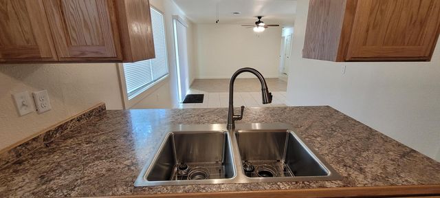 408 E 4th Place, Grove, OK 74344