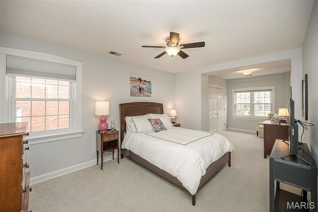 1034 E Linden Avenue, Richmond Heights, MO 63117