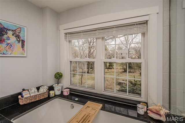 1034 E Linden Avenue, Richmond Heights, MO 63117