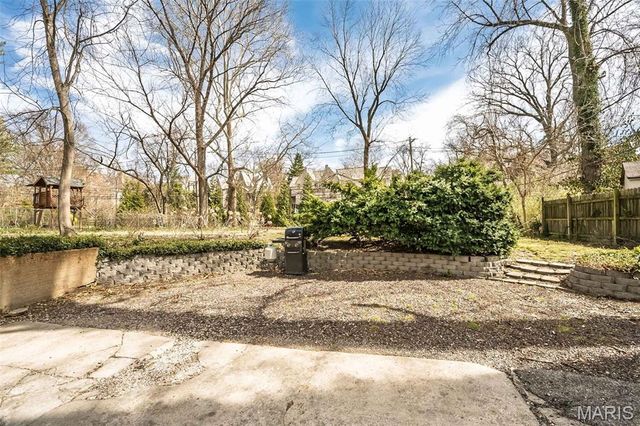 1034 E Linden Avenue, Richmond Heights, MO 63117