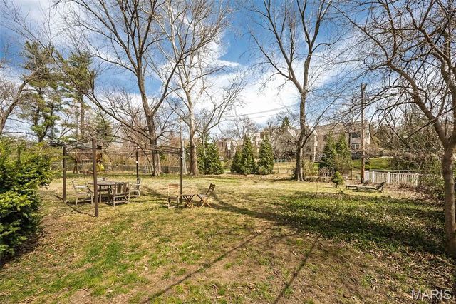 1034 E Linden Avenue, Richmond Heights, MO 63117