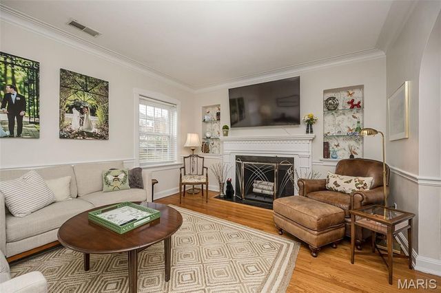 1034 E Linden Avenue, Richmond Heights, MO 63117