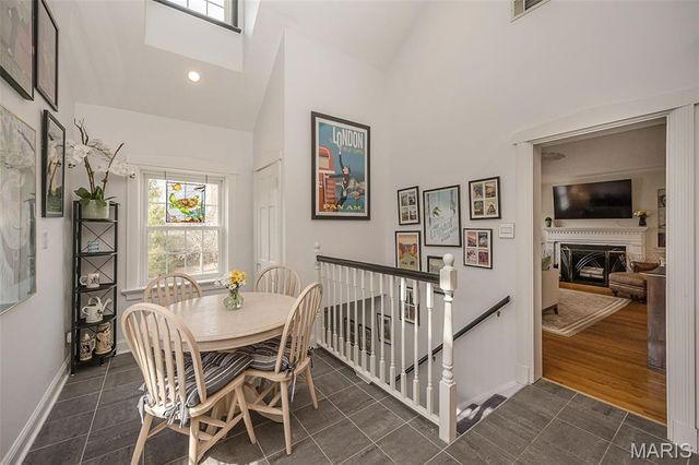 1034 E Linden Avenue, Richmond Heights, MO 63117