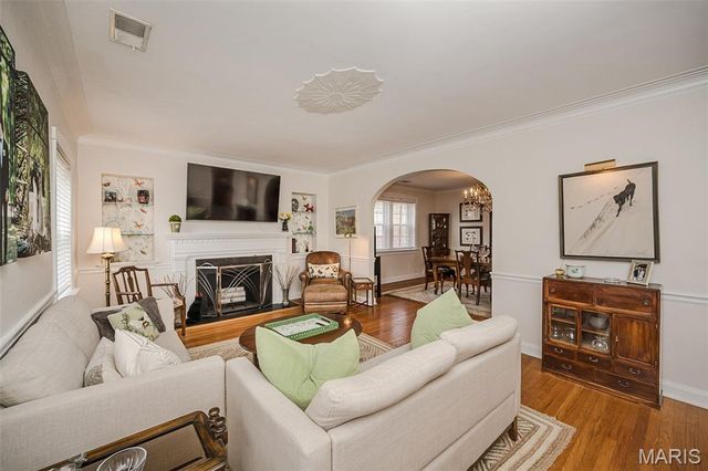 1034 E Linden Avenue, Richmond Heights, MO 63117