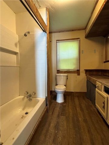 206 W 3rd Street, Creighton, MO 64739