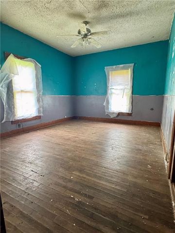 206 W 3rd Street, Creighton, MO 64739