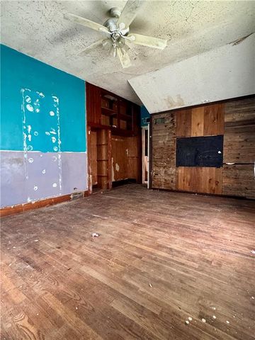 206 W 3rd Street, Creighton, MO 64739