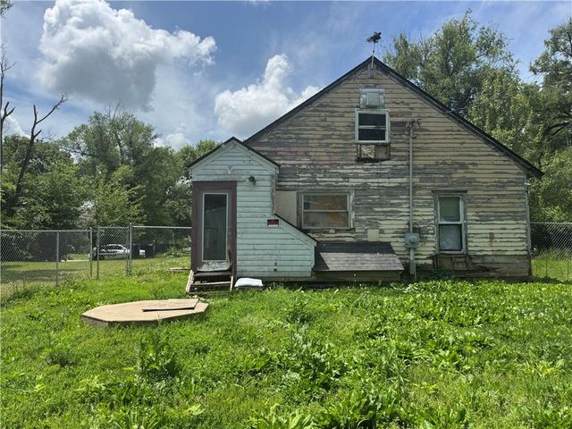 206 W 3rd Street, Creighton, MO 64739