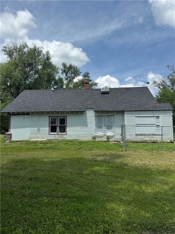206 W 3rd Street, Creighton, MO 64739
