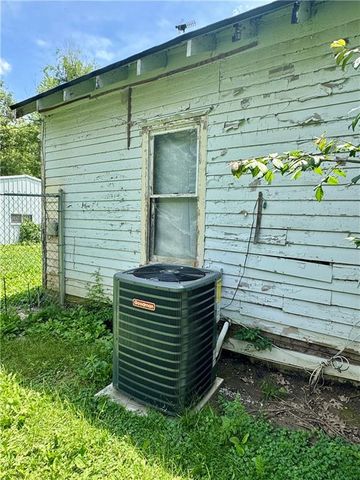 206 W 3rd Street, Creighton, MO 64739