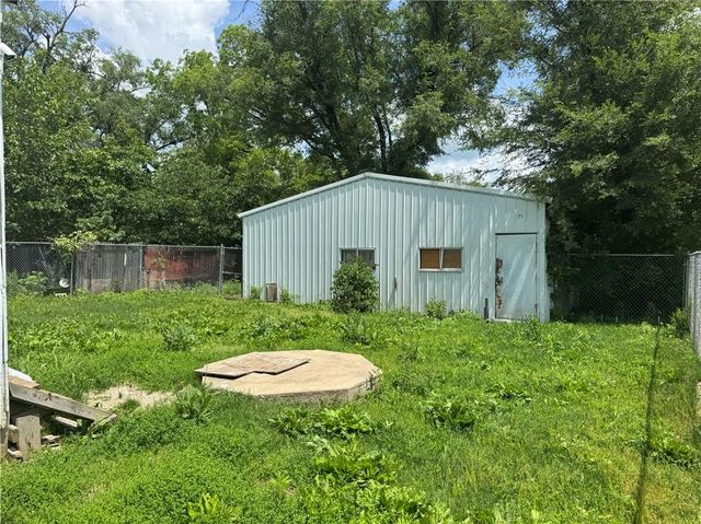 206 W 3rd Street, Creighton, MO 64739