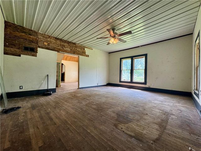 206 W 3rd Street, Creighton, MO 64739