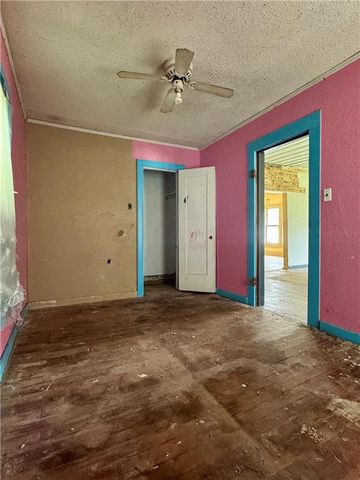 206 W 3rd Street, Creighton, MO 64739