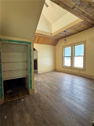 206 W 3rd Street, Creighton, MO 64739