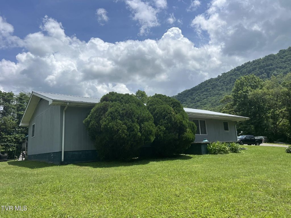 3911 Tate Springs Road, Big Stone Gap, VA 24219