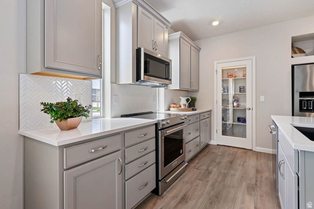 Image 9 of property listing at 6162 W SPARROW VIEW DR #550, South Jordan, UT 84009