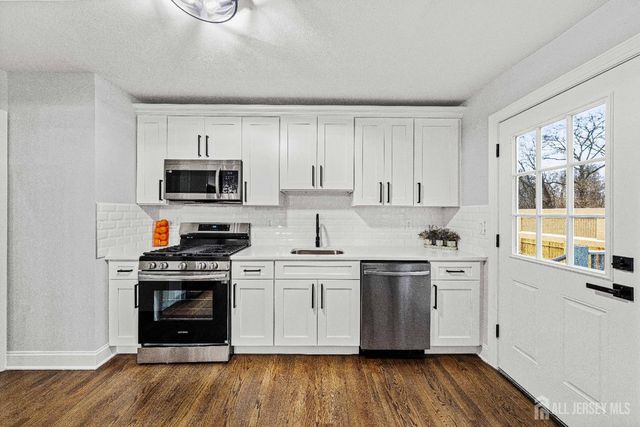 139 Lee Drive, Middlesex, NJ 08846