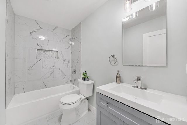 139 Lee Drive, Middlesex, NJ 08846