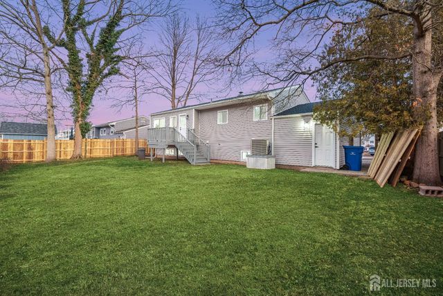 139 Lee Drive, Middlesex, NJ 08846