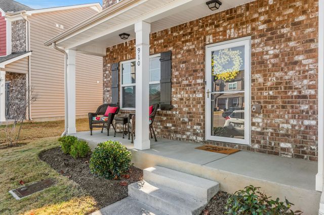 910 Bradburn Village Cir, Antioch, TN 37013