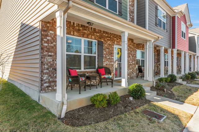 910 Bradburn Village Cir, Antioch, TN 37013