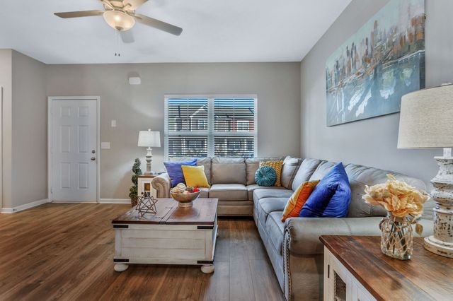 910 Bradburn Village Cir, Antioch, TN 37013