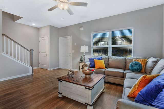 910 Bradburn Village Cir, Antioch, TN 37013