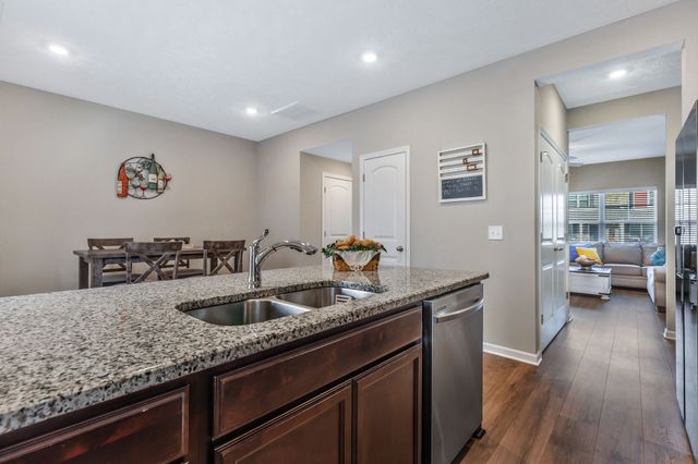 910 Bradburn Village Cir, Antioch, TN 37013