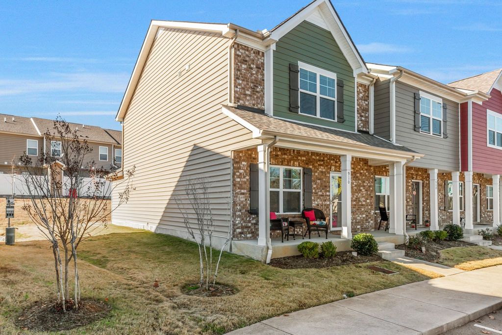 910 Bradburn Village Cir, Antioch, TN 37013