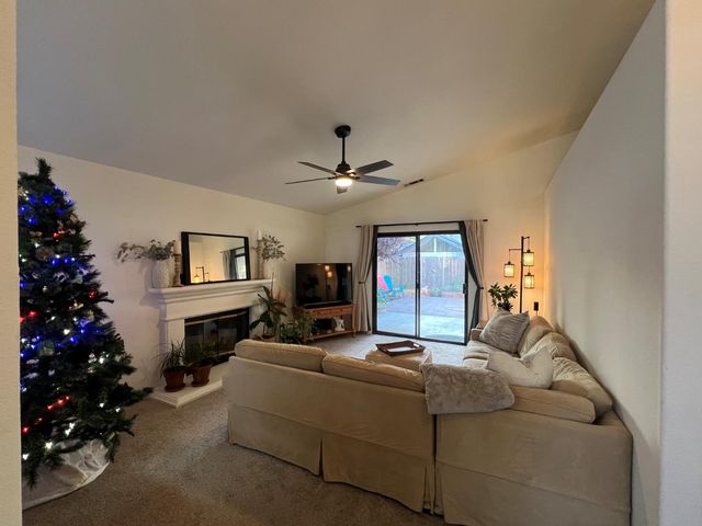 1130 N Miami Avenue, Clovis, CA 93611