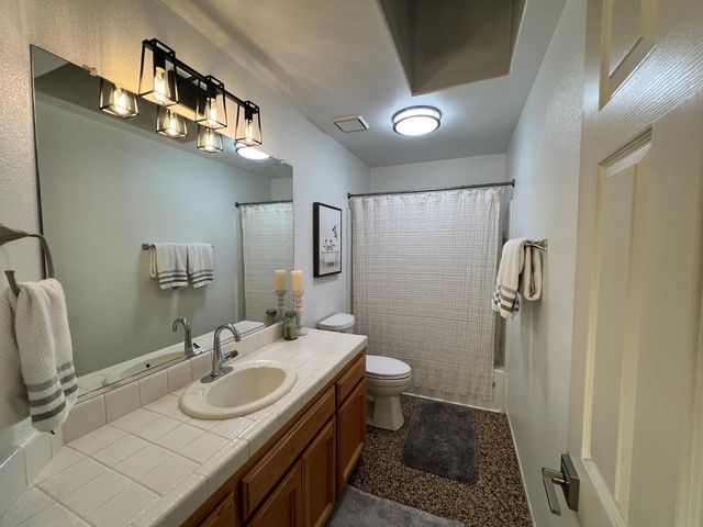 1130 N Miami Avenue, Clovis, CA 93611