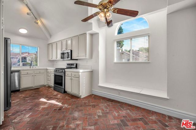 455 Kennerick Lane, Simi Valley, CA 93065