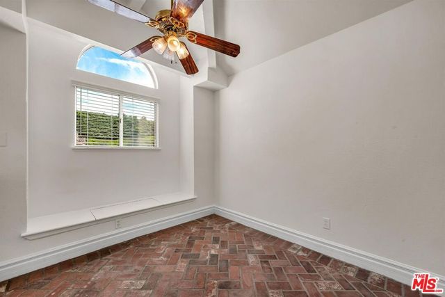 455 Kennerick Lane, Simi Valley, CA 93065