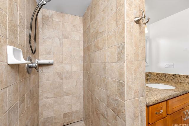 1617 Keeaumoku Street 703, Honolulu, HI 96822