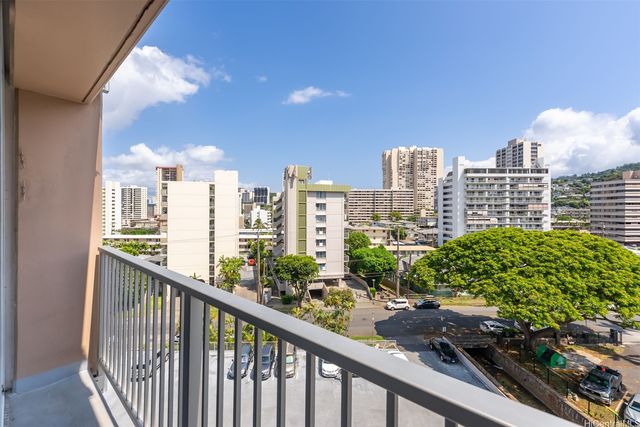 1617 Keeaumoku Street 703, Honolulu, HI 96822