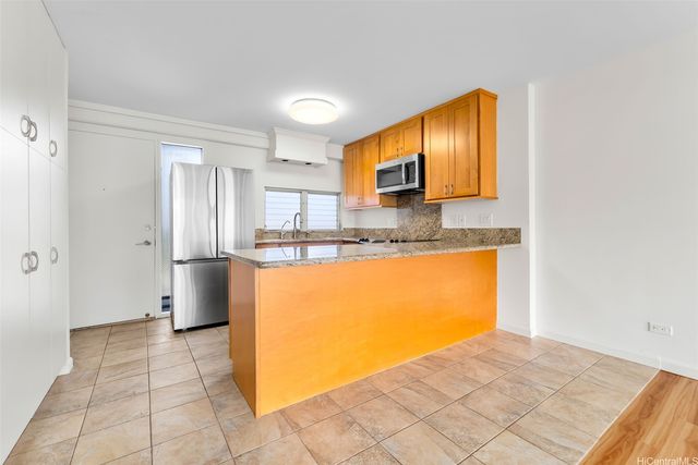 1617 Keeaumoku Street 703, Honolulu, HI 96822
