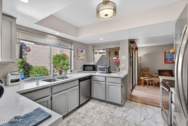 934 E BECKER Lane, Phoenix, AZ 85020