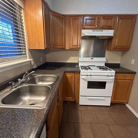 7208 Creekside DR C, Austin, TX 78752