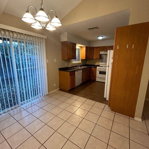 7208 Creekside DR C, Austin, TX 78752