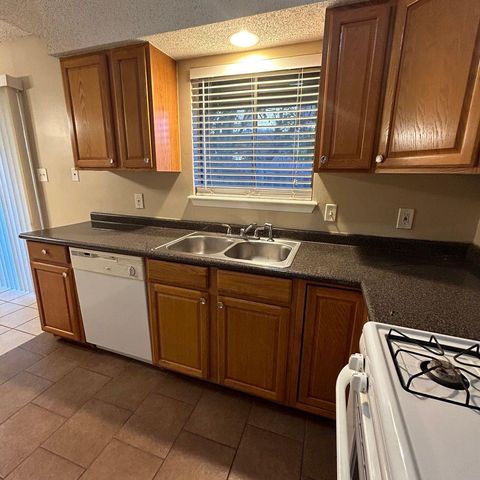 7208 Creekside DR C, Austin, TX 78752