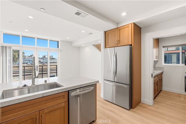 215 Oceanside Blvd 3, Oceanside, CA 92054