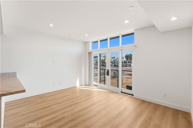 215 Oceanside Blvd 3, Oceanside, CA 92054