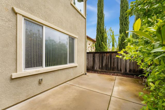 1375 Quigley Ct, Folsom, CA 95630