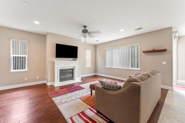 1375 Quigley Ct, Folsom, CA 95630