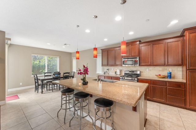 1375 Quigley Ct, Folsom, CA 95630
