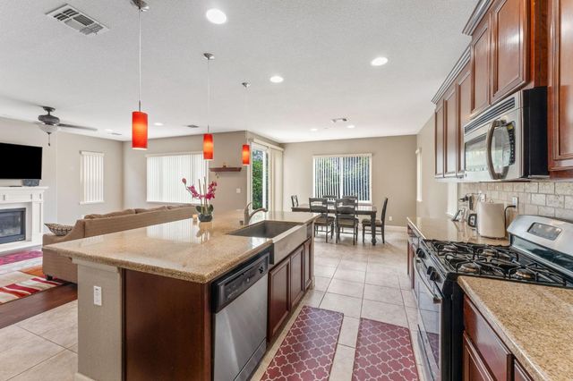 1375 Quigley Ct, Folsom, CA 95630