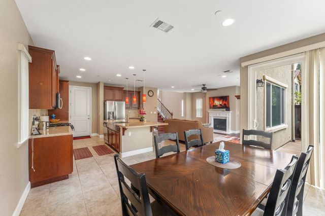 1375 Quigley Ct, Folsom, CA 95630